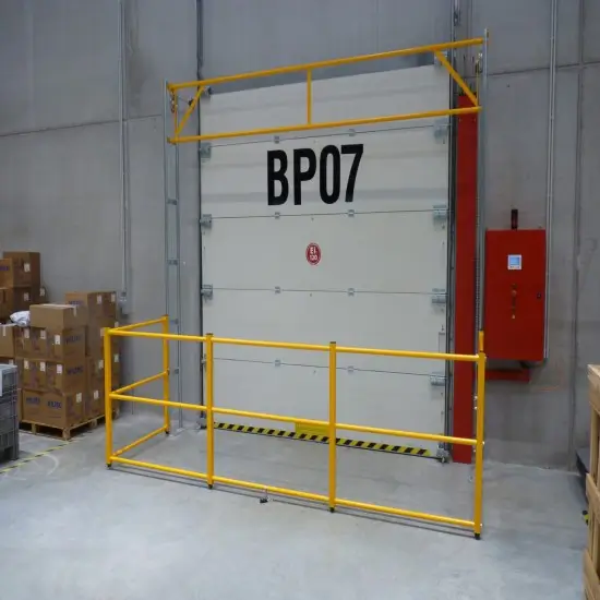 Variogate-30-pallet-gate-integrated-in front-of-fire door-at-logistic-company